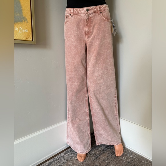 NWT Michael Kors Gorgeous and Stylish Wide-Leg Jeans in Gorgeous Dusty Pink! - Picture 6 of 13